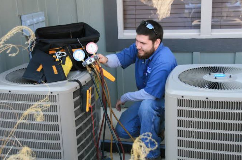 Book professional AC System Maintenance in Washington DC, with expert AC filter replacement to improve performance & indoor air quality.